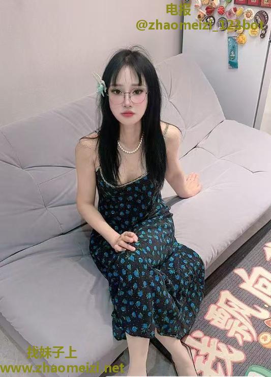 夫子庙眼镜骚妹