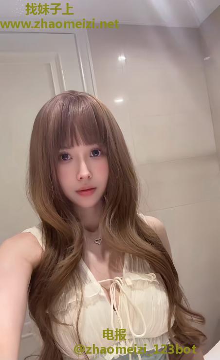 细腰小妖精