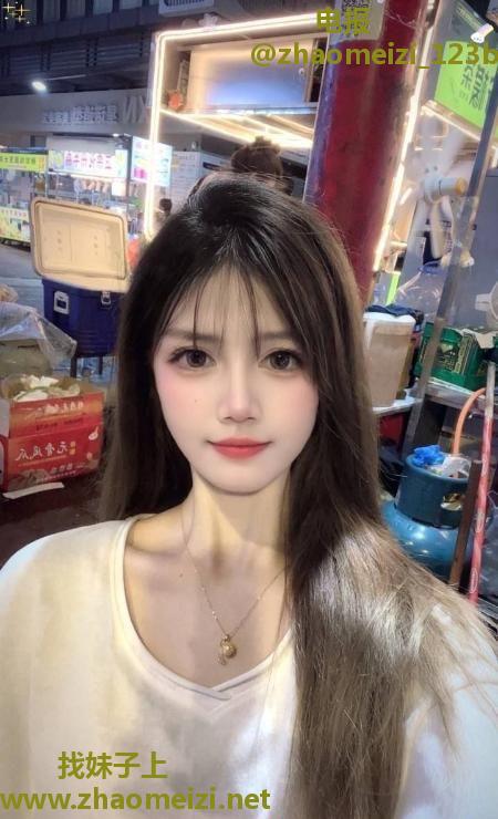 青春女大邻家嫩妹舒悦