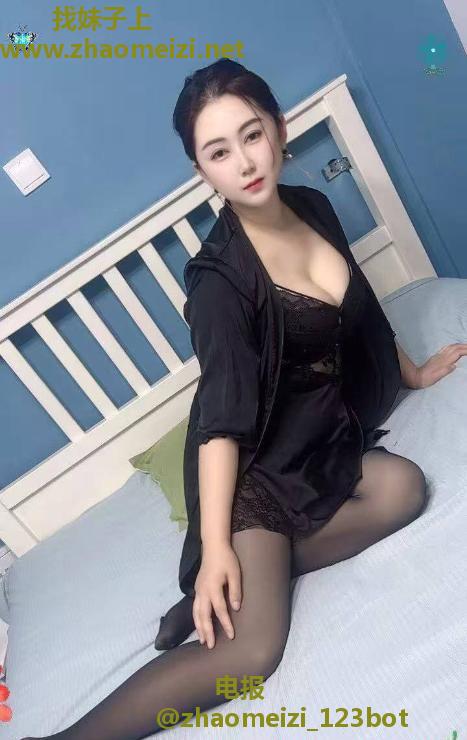 长腿巨乳雯雯少妇