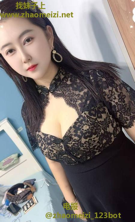 长腿巨乳雯雯少妇