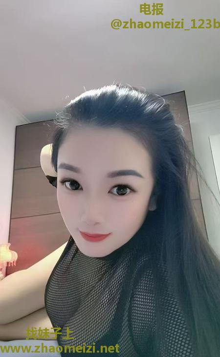 美臀巨乳少妇
