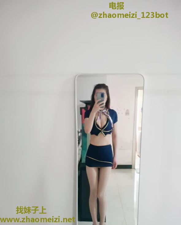 一线天制服诱惑