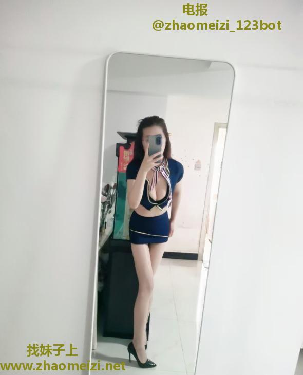 一线天制服诱惑