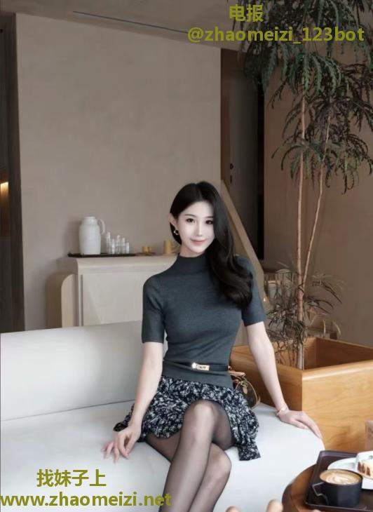 中项口爆服务系美女
