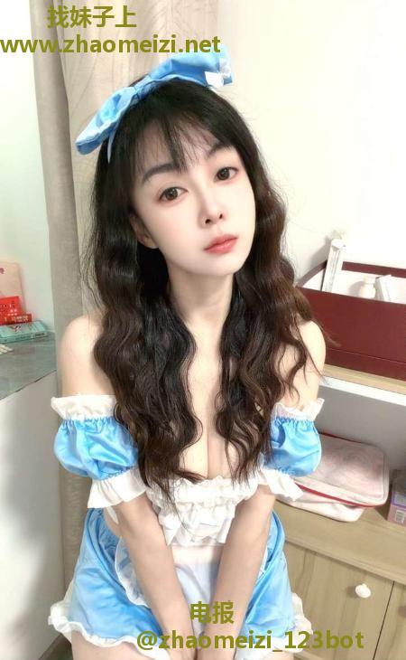闷骚大白乳姐姐