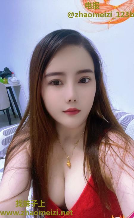 大胸服务小少妇