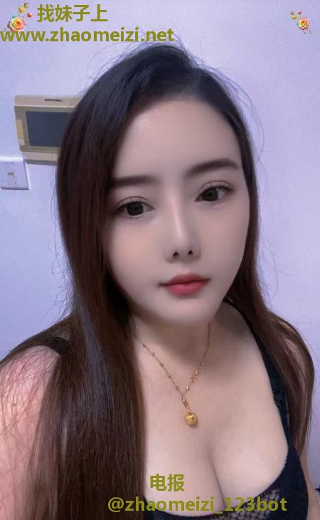 大胸服务小少妇