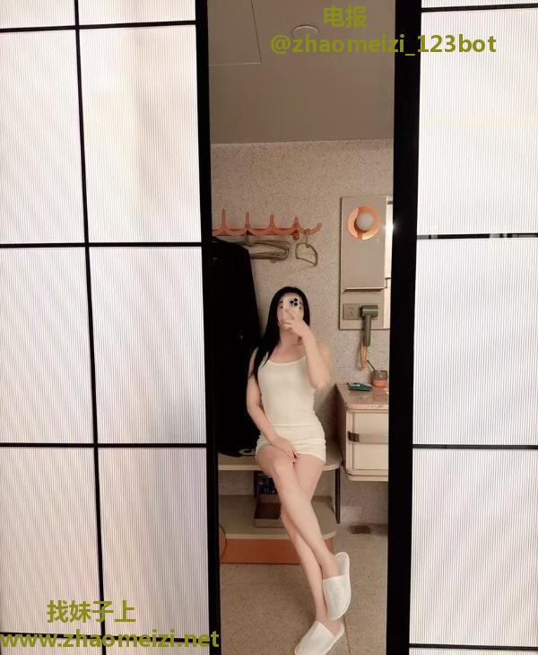 一字马瑜伽骚妹