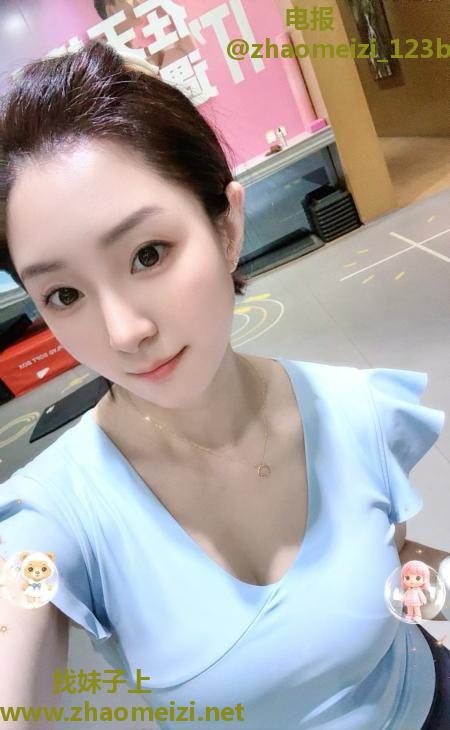 女友般大胸美女