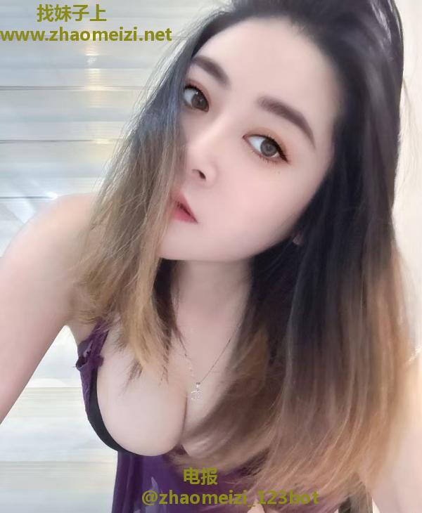 大奶榨精少妇