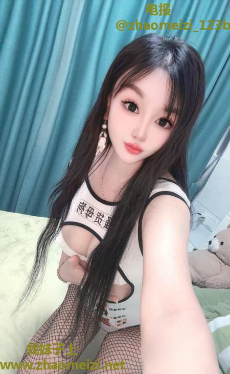 制服丝袜诱惑依诺骚妹
