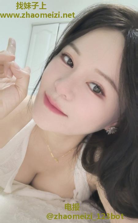 美乳兼职美女