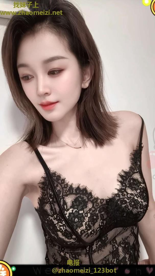 性感肤白小妖精安琪