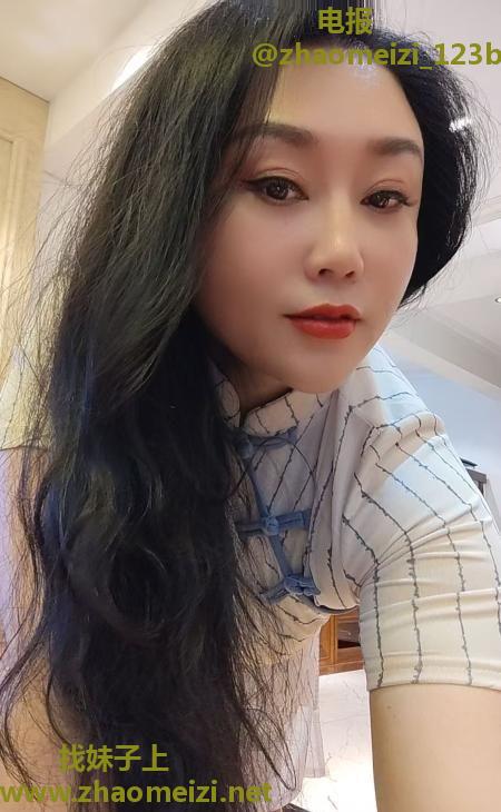 潮喷毒龙骚货小青
