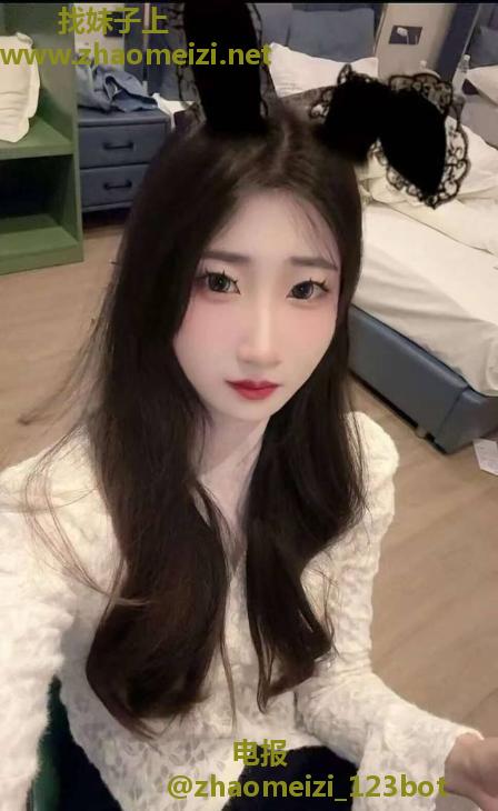 小骚逼三点粉馨馨
