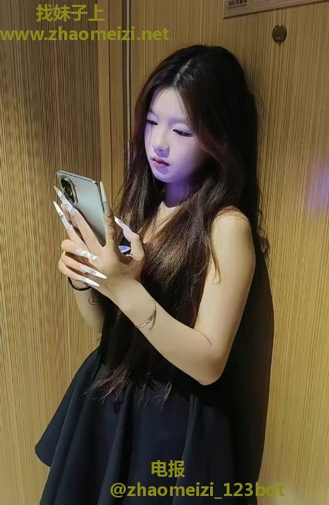 光谷苗条身材妹子