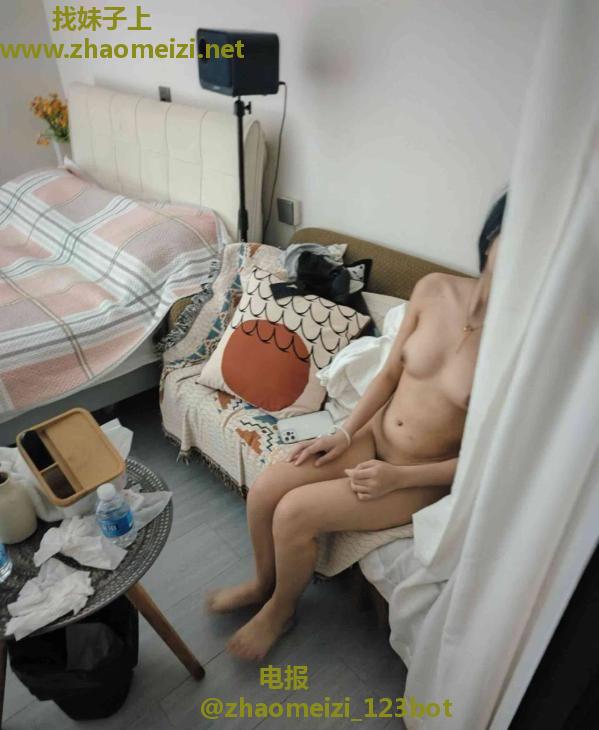粉嫩小骚逼