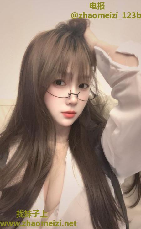 丰臀颜值小姐姐