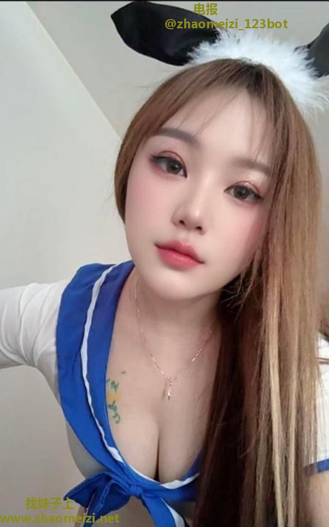 嫩妹制服诱惑乳挺粉嫩