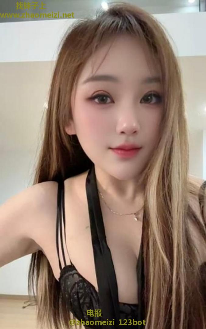 嫩妹制服诱惑乳挺粉嫩