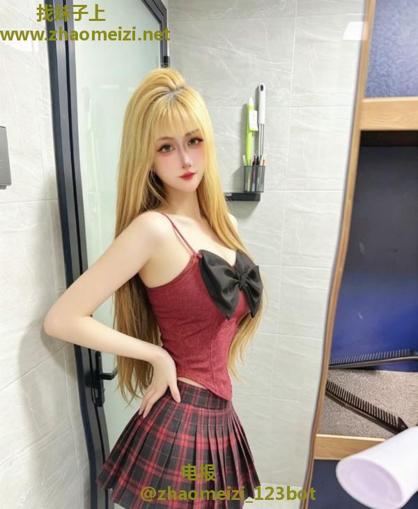 欧美范美乳卡戴珊