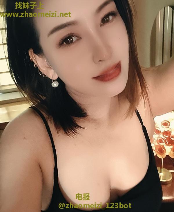 白嫩大屁股性感少妇