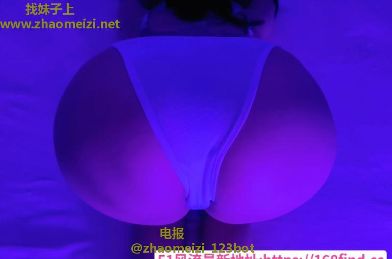 后入秦淮肥臀小雨