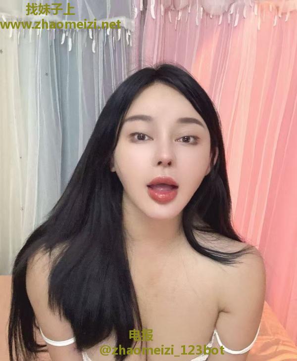 福田前凸后翘妹子