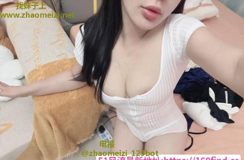 福田前凸后翘妹子