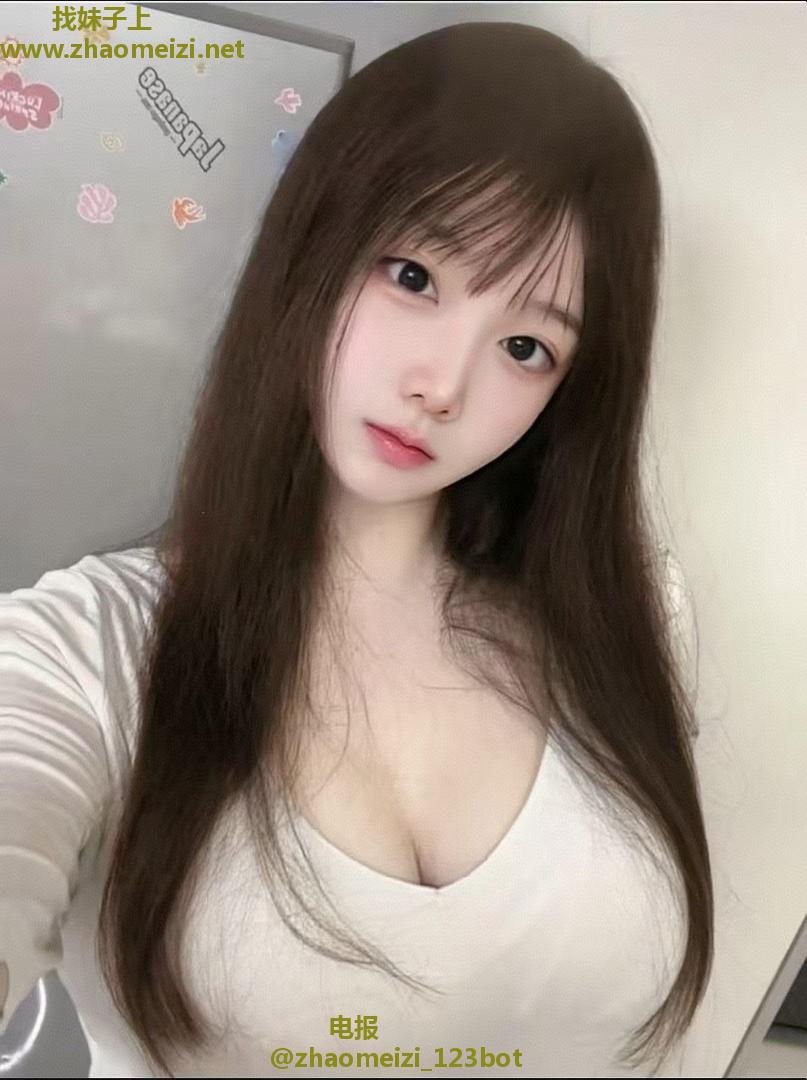 小店美乳翘臂少妇