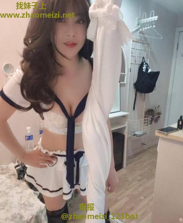 制服黑丝嫩妹