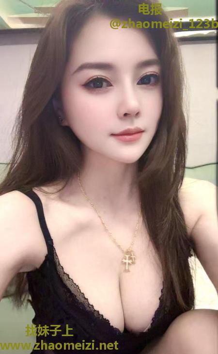 高颜值大奶骚妇