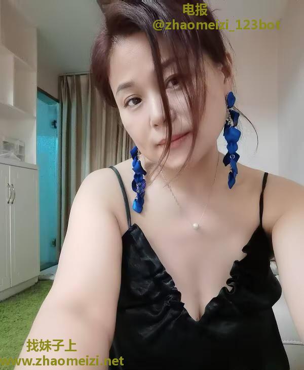美容院的风情老板娘