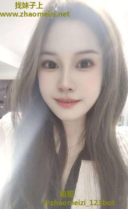 服务系舌吻少妇