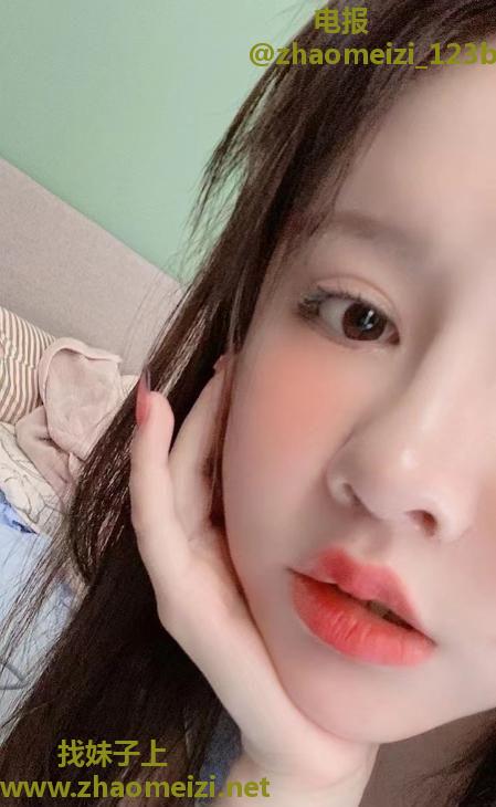 大胸肥臀骚妹