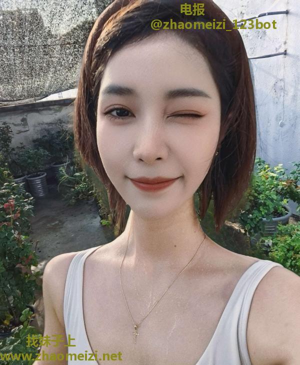 短发健身御姐