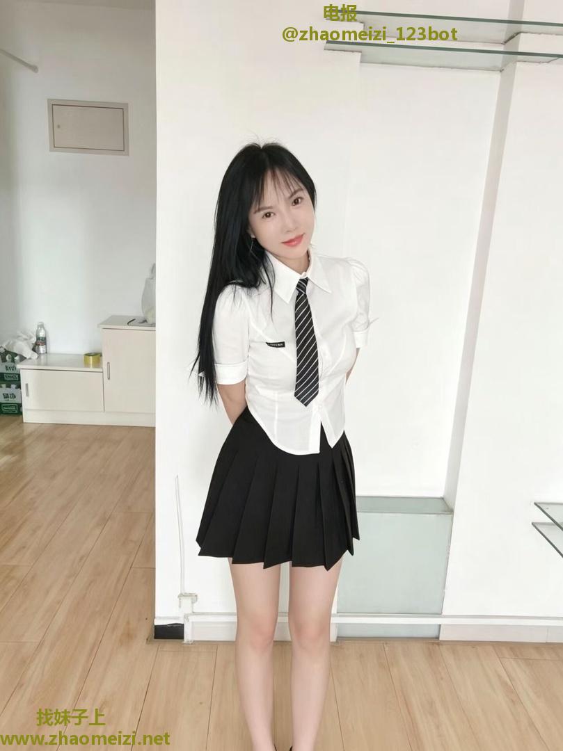 性感娇小少妇