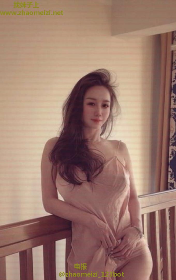 性感美乳紧致粉嫩骚货