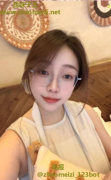 戴眼镜的最骚了