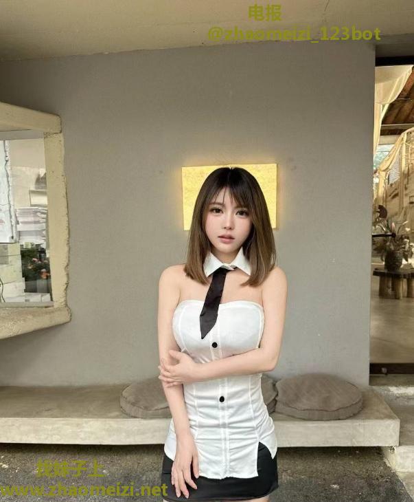 甜美大熊小巧妹子