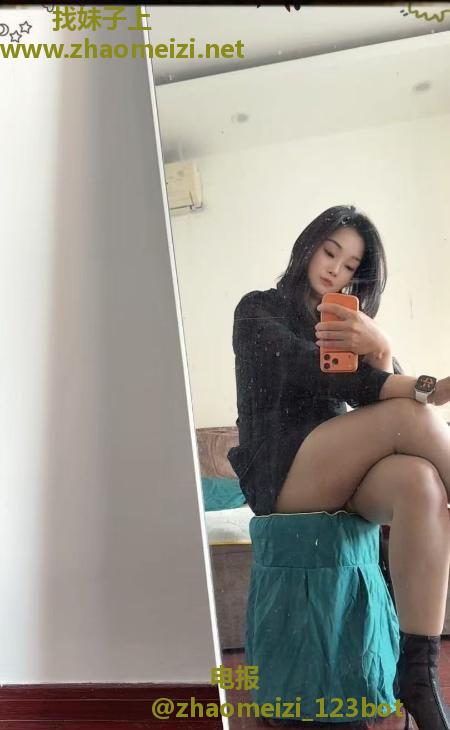 瑜伽服丝袜长腿熟妇