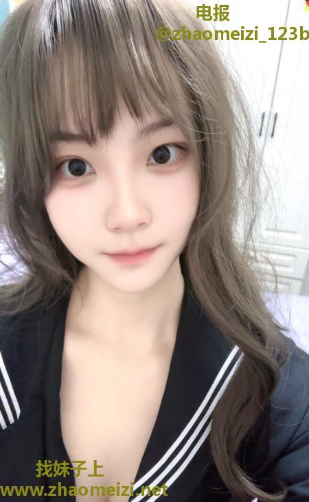 风骚巨臀萌妹子