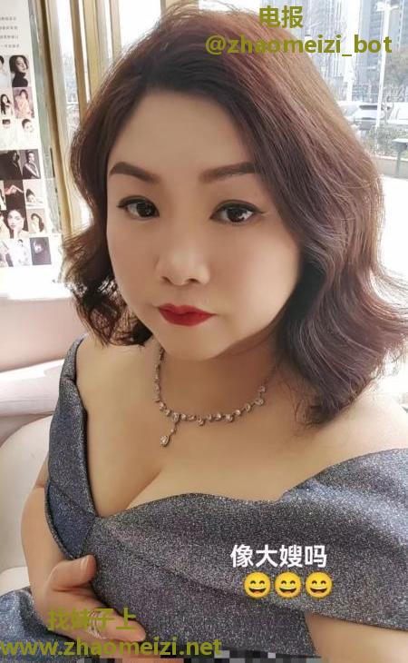 大胸大屁股倒立吹少妇