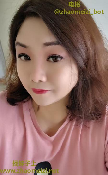 大胸大屁股倒立吹少妇