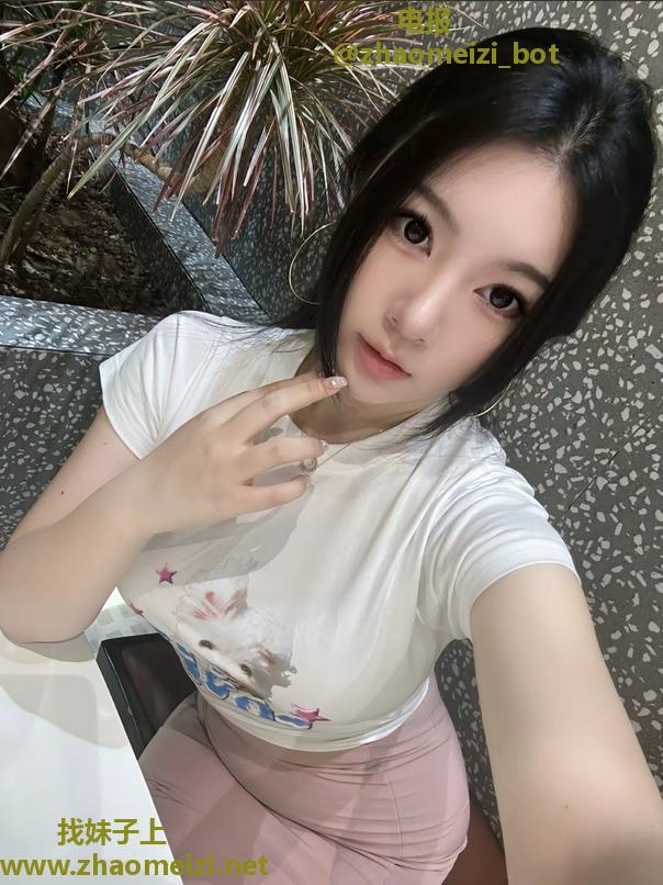 使我怦然心动的大奶美女 