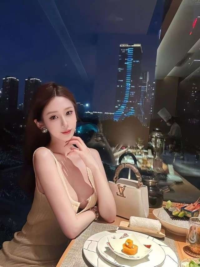  皮肤白皙 粉嫩，性格乖巧热情，服务一流