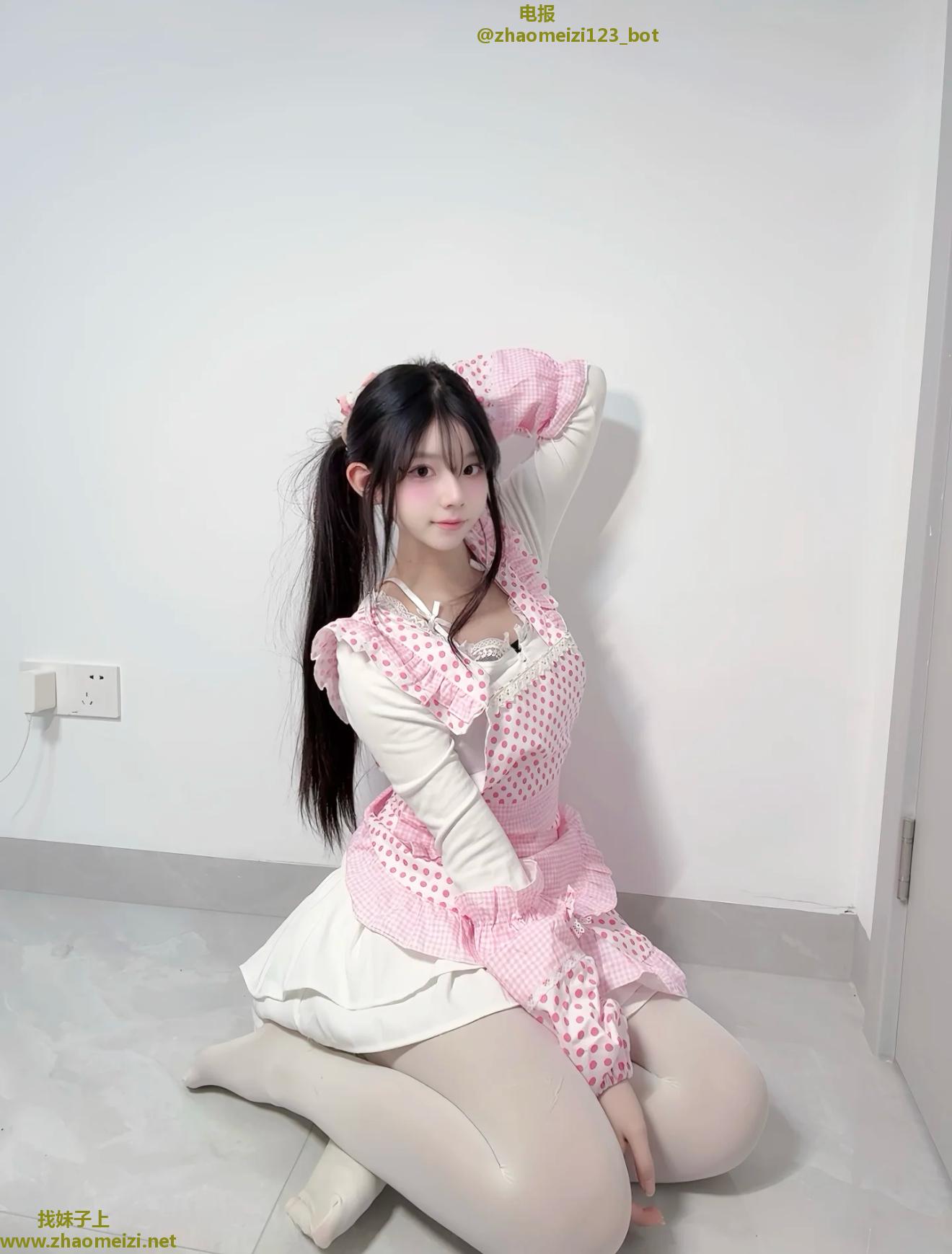 大胸巨乳仙气白丝袜调情幼师美少女刚实习