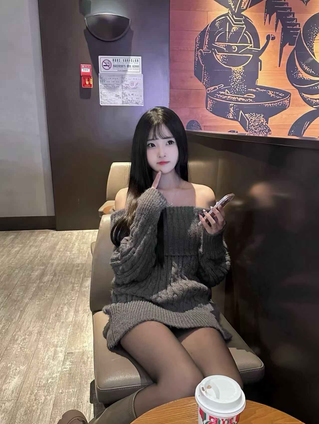瑞幸咖啡厅前台小姐姐特温柔能吹能喝