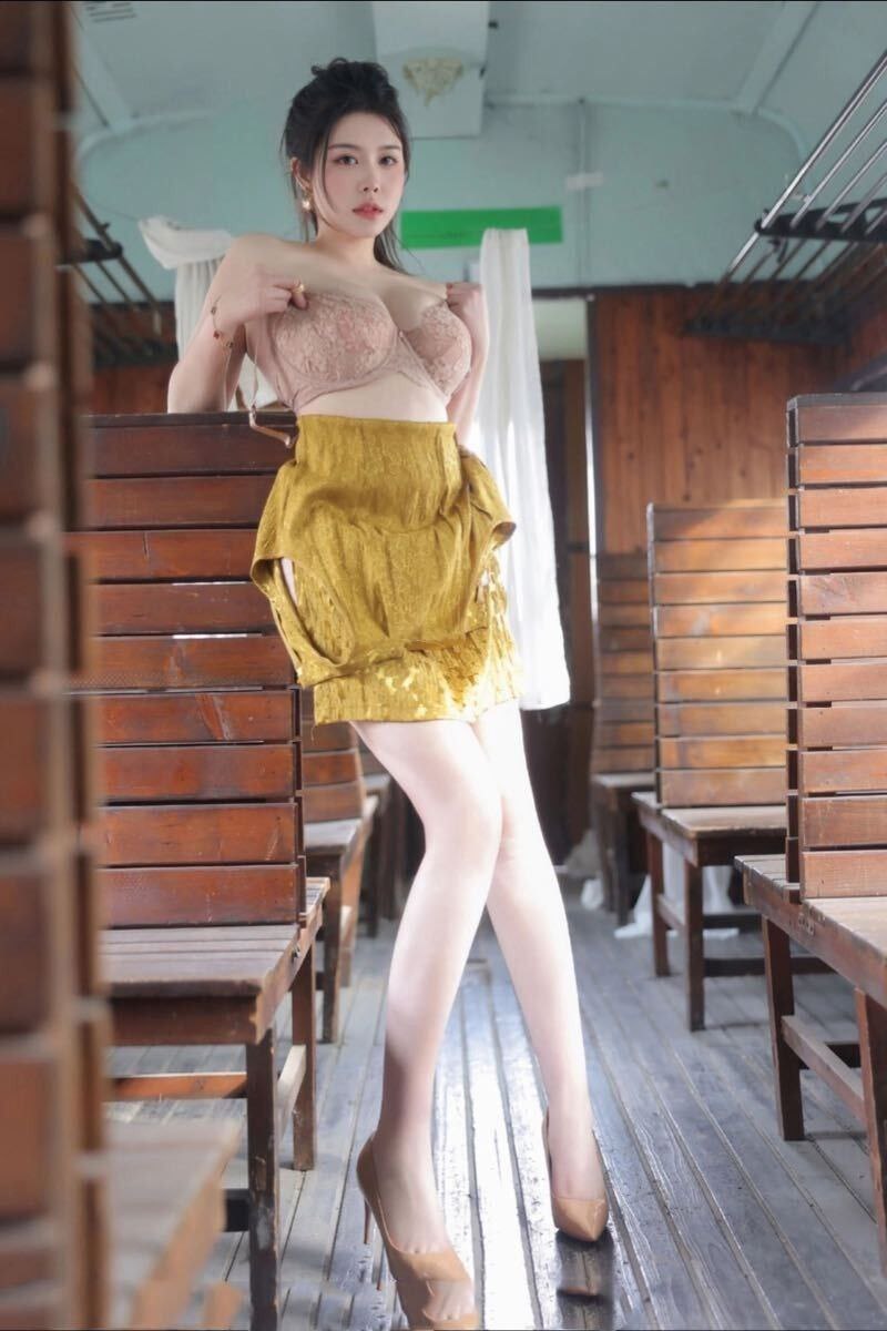 姐姐绣人身材胸大口活相当棒小穴粉水多